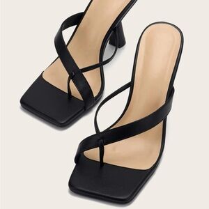 Women’s minimalist thong high heels in black size 7